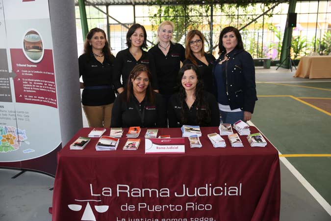 Personal de la Oficina de Educación y Relaciones con la Comunidad. Sentadas (izquierda a derecha), Elsie Monzón Martínez y licenciada María Jusino Pérez. De pie, en el mismo orden: Wanda Delgado Colón; licenciada Coral Aponte Rivera (Directora); Marilyn Mercado Ramírez; Yaritza Cruz Oliveras y Victoria Alberty Vélez. Personal de la Oficina de Educación y Relaciones con la Comunidad. Sentadas (izquierda a derecha), Elsie Monzón Martínez y licenciada María Jusino Pérez. De pie, en el mismo orden: Wanda Delgado Colón; licenciada Coral Aponte Rivera (Directora); Marilyn Mercado Ramírez; Yaritza Cruz Oliveras y Victoria Alberty Vélez.