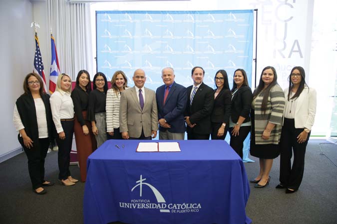 El acto contó con la presencia de estudiantes de Maestría en Trabajo Social de la Pontificia Universidad Católica de Puerto Rico. El acto contó con la presencia de estudiantes de Maestría en Trabajo Social de la Pontificia Universidad Católica de Puerto Rico.