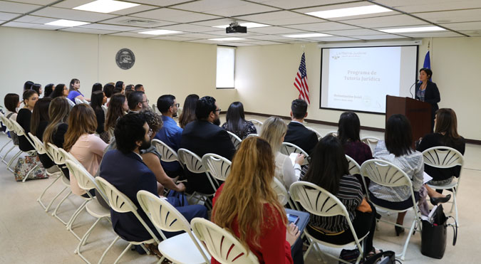 La orientación se llevó a cabo en el Centro Judicial de San Juan, que es uno de los centros del práctica para los estudiantes. La orientación se llevó a cabo en el Centro Judicial de San Juan, que es uno de los centros del práctica para los estudiantes.