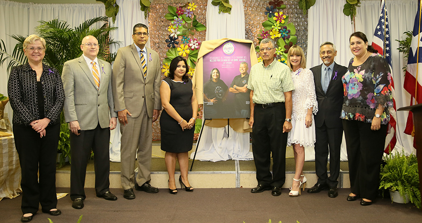 Desde la izquierda: Hon. Isabel Llompart Zeno, Directora Administrativa de los Tribunales; Hon. Luis Estrella Martínez, Juez Asociado; Hon. Roberto Feliberti Cintrón, Juez Asociado; Wanda Quiñones Soto, Madrina; Pedro Jiménez Rosas, Padrino; Myraida Chávez; Ramón Luis “Papo” Brenes y la doctora Lillian Santos Rivera, Directora de la Sociedad Americana del Cáncer, Capítulo de Puerto Rico. Desde la izquierda: Hon. Isabel Llompart Zeno, Directora Administrativa de los Tribunales; Hon. Luis Estrella Martínez, Juez Asociado; Hon. Roberto Feliberti Cintrón, Juez Asociado; Wanda Quiñones Soto, Madrina; Pedro Jiménez Rosas, Padrino; Myraida Chávez; Ramón Luis “Papo” Brenes y la doctora Lillian Santos Rivera, Directora de la Sociedad Americana del Cáncer, Capítulo de Puerto Rico.
