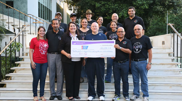 Al finalizar las actividades del día se hizo entrega a la doctora Lillian Santos, Principal Oficial Ejecutiva de la Sociedad Americana contra el Cáncer, de un cheque simbólico por la cantidad recaudada. Al finalizar las actividades del día se hizo entrega a la doctora Lillian Santos, Principal Oficial Ejecutiva de la Sociedad Americana contra el Cáncer, de un cheque simbólico por la cantidad recaudada.