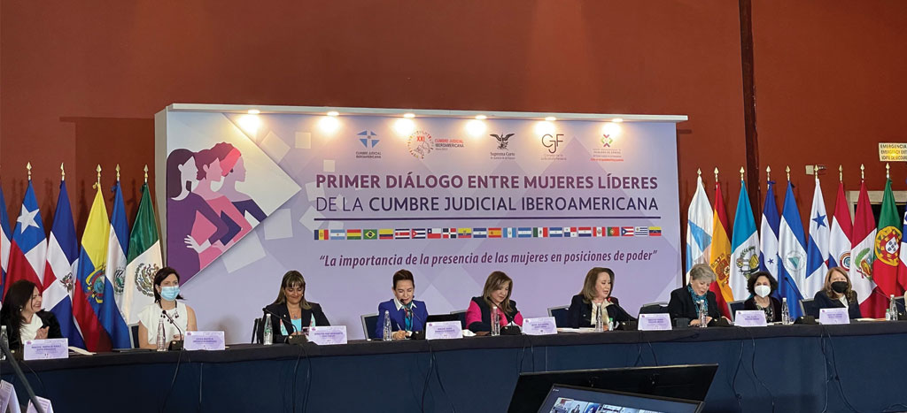 Diálogo entre Mujeres Líderes de la Cumbre Judicial Iberoamericana busca generar una red de colaboración entre juezas, propiciar la vinculación desde la sororidad y conectar las agendas comunes, así como incentivar la cooperación internacional entre mujeres líderes de Iberoamérica. Diálogo entre Mujeres Líderes de la Cumbre Judicial Iberoamericana busca generar una red de colaboración entre juezas, propiciar la vinculación desde la sororidad y conectar las agendas comunes, así como incentivar la cooperación internacional entre mujeres líderes de Iberoamérica.